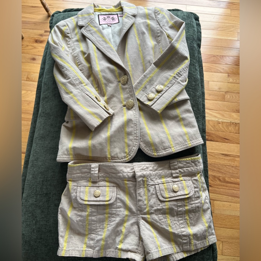 Vintage RARE Juicy Couture Beige and Yellow Striped Shorts suit!